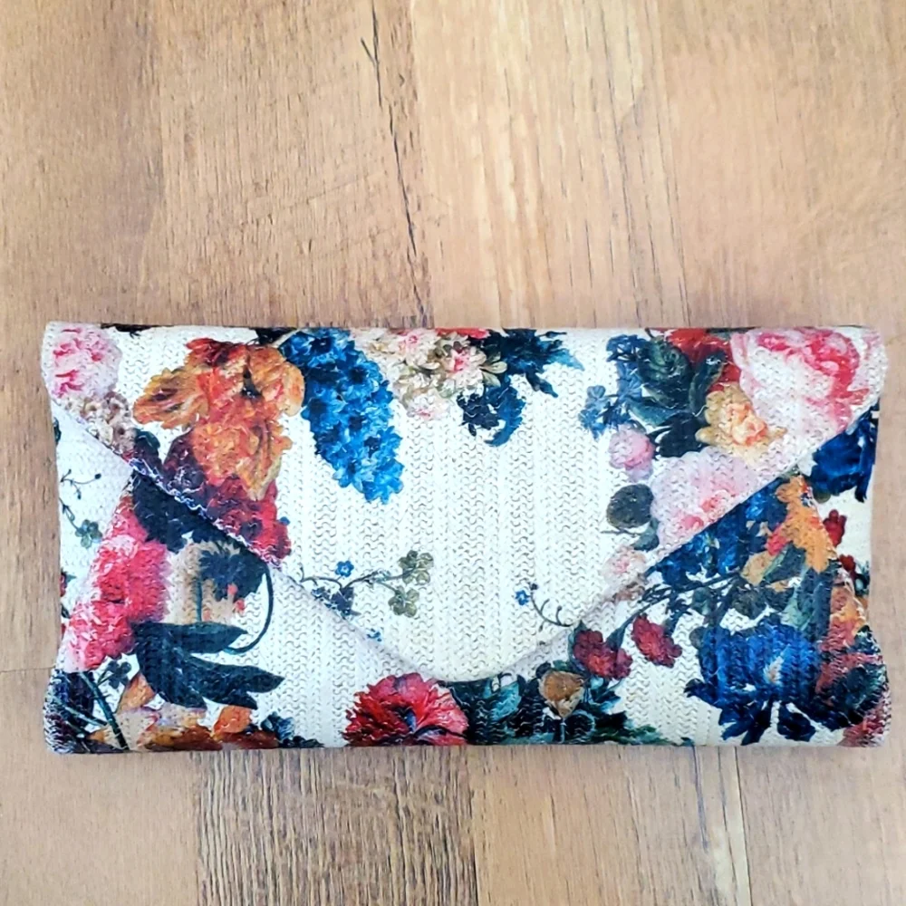 Sondra Roberts woven‎ raffia floral clutch